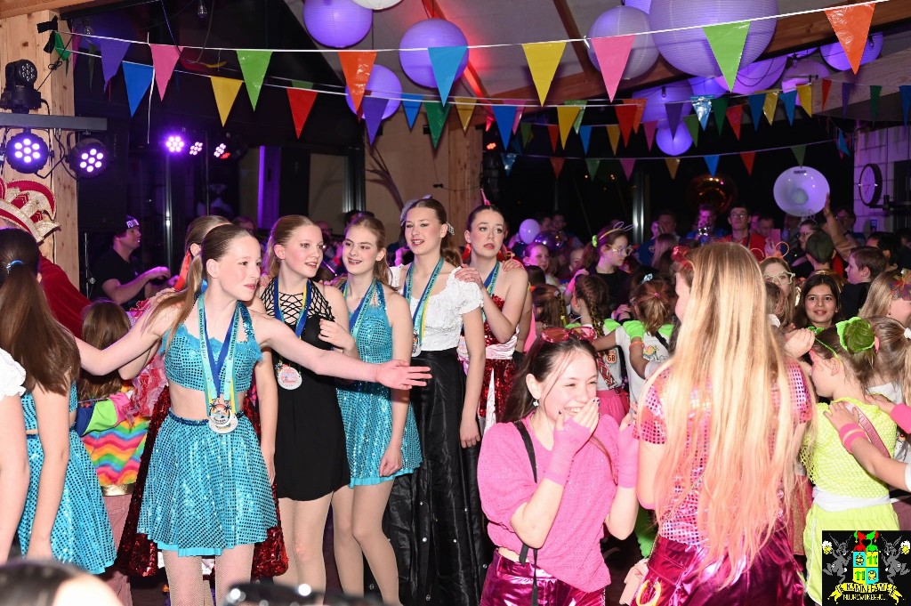 ../Images/Jeugddisco Glow in the Dark 032.jpg